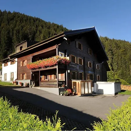 Haus Tschambraeu Apartament *