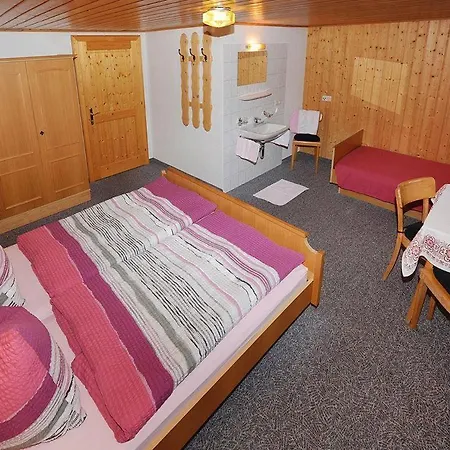 Apartament Haus Tschambraeu