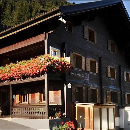 Haus Tschambraeu *