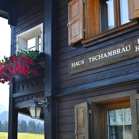 Apartament Haus Tschambraeu